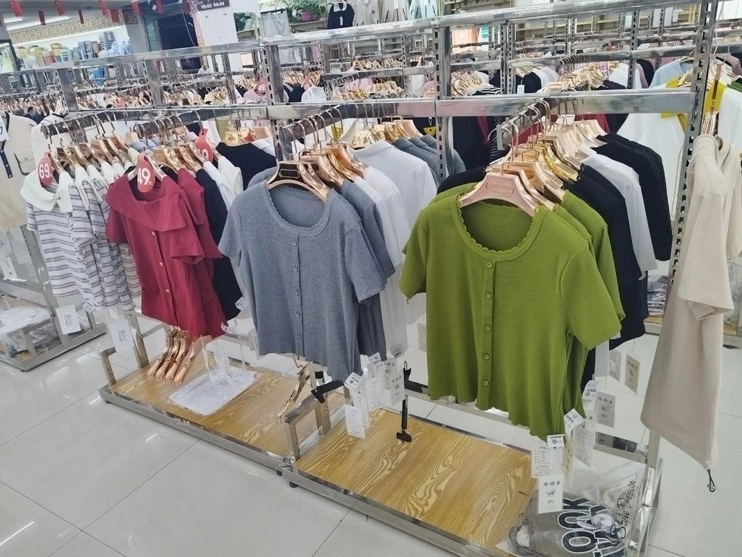 統(tǒng)一三樓火狐貍服裝批發(fā)城夏裝上新，鞋帽批發(fā)再掀熱潮