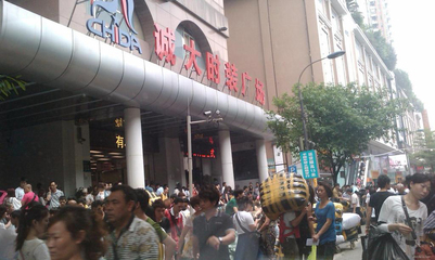 霓裳下的江湖 一位老廣批人揭秘服裝產(chǎn)業(yè)鏈的真實(shí)生態(tài)